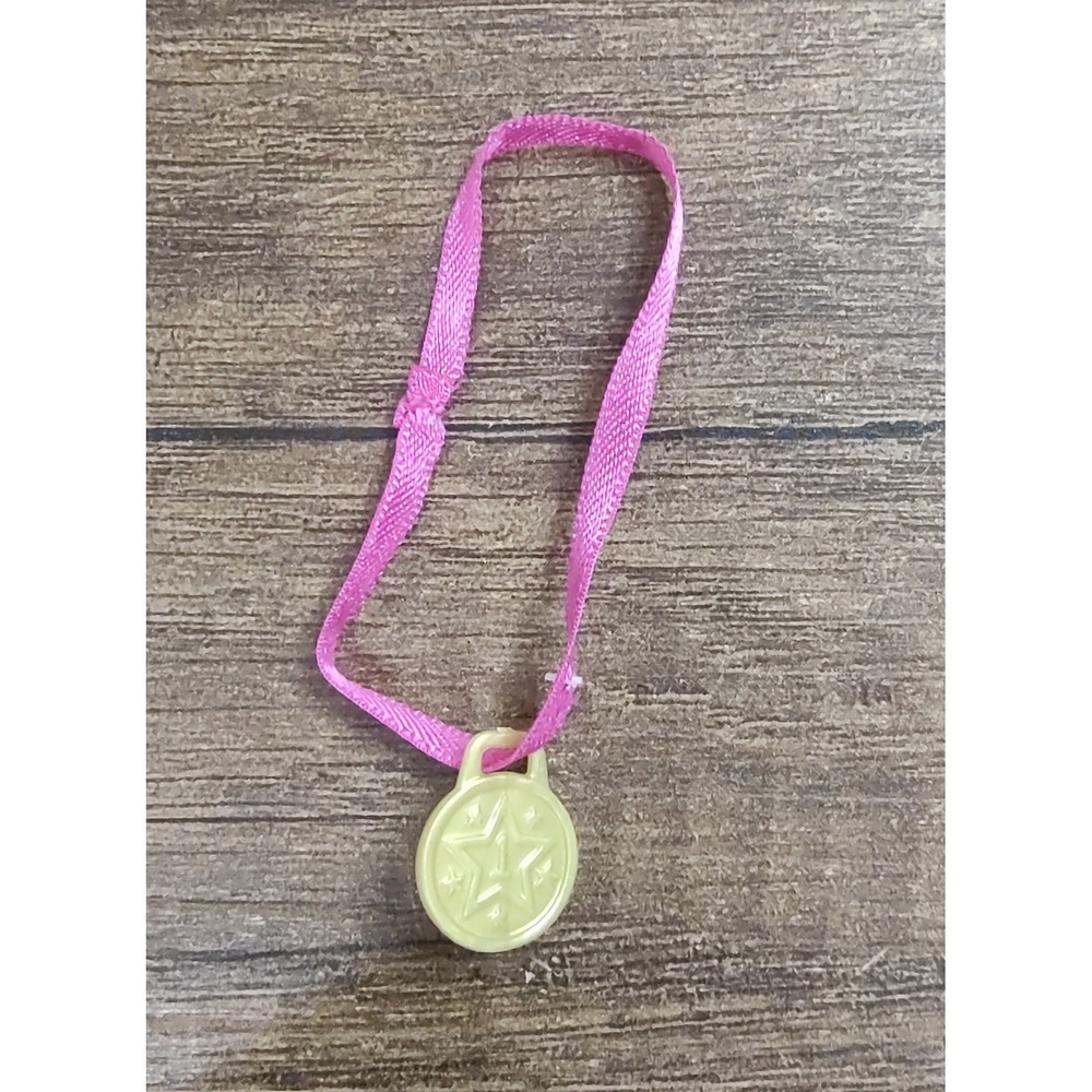2019 Barbie Sports Skipper Surfing Doll Gold Medal Accessory Z26